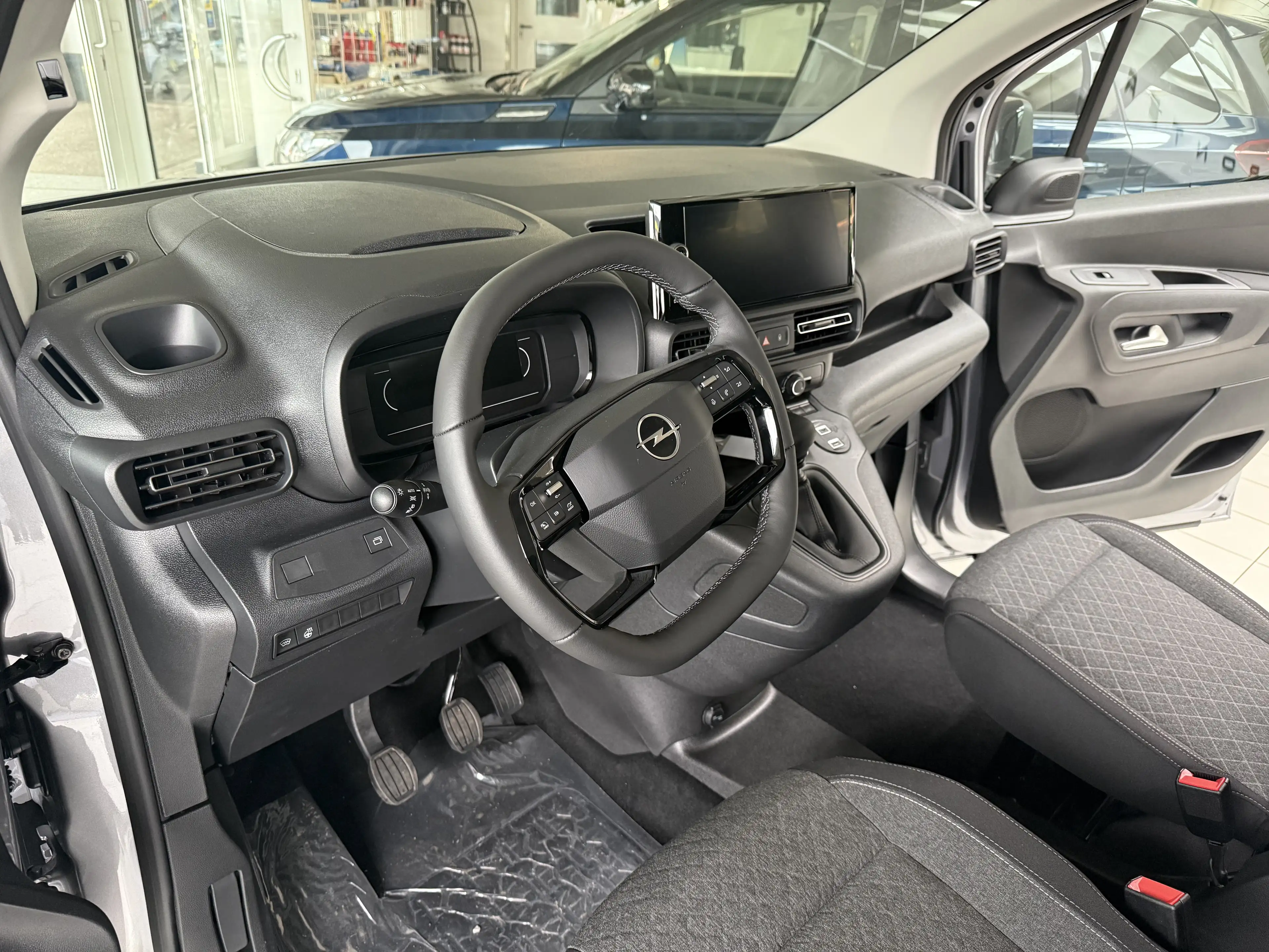 Opel Combo Life 1.2 Edition L — photo 7