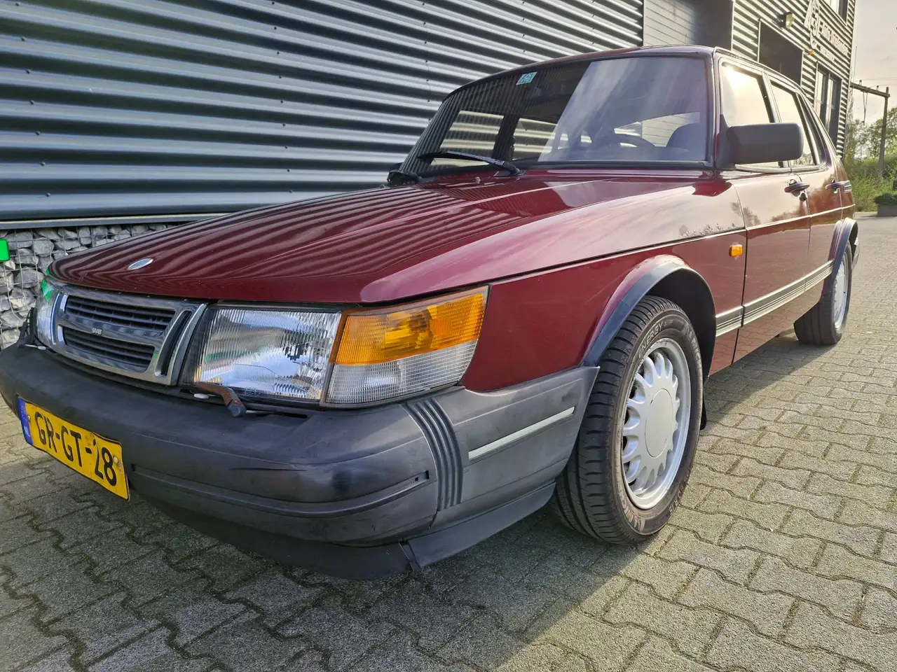 Saab 900