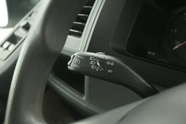 Volkswagen Transporter view 14