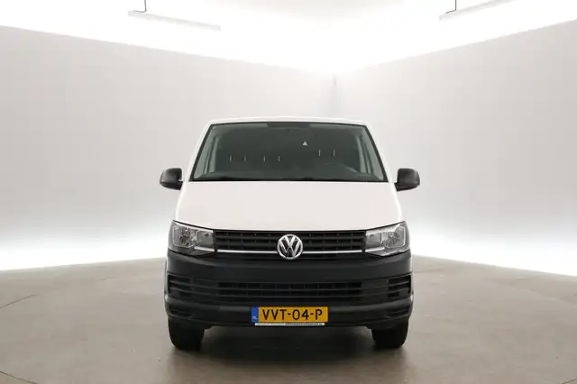 Volkswagen Transporter view 8