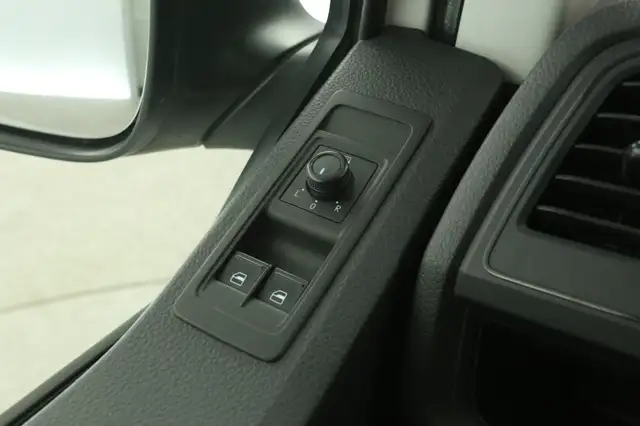 Volkswagen Transporter view 20