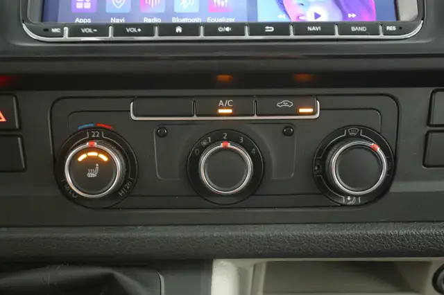 Volkswagen Transporter view 17