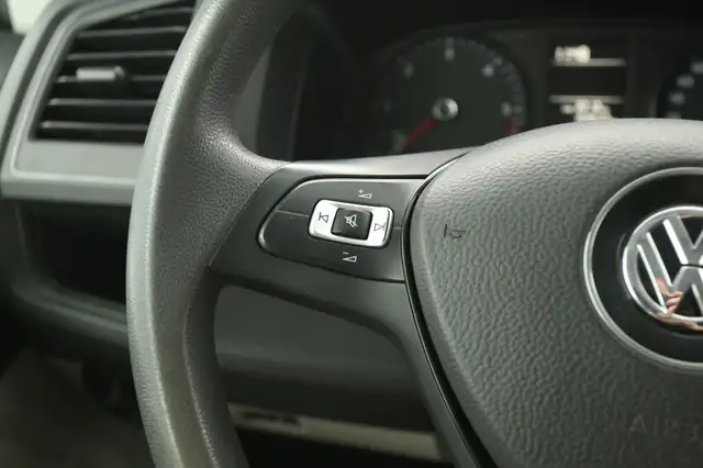 Volkswagen Transporter view 15