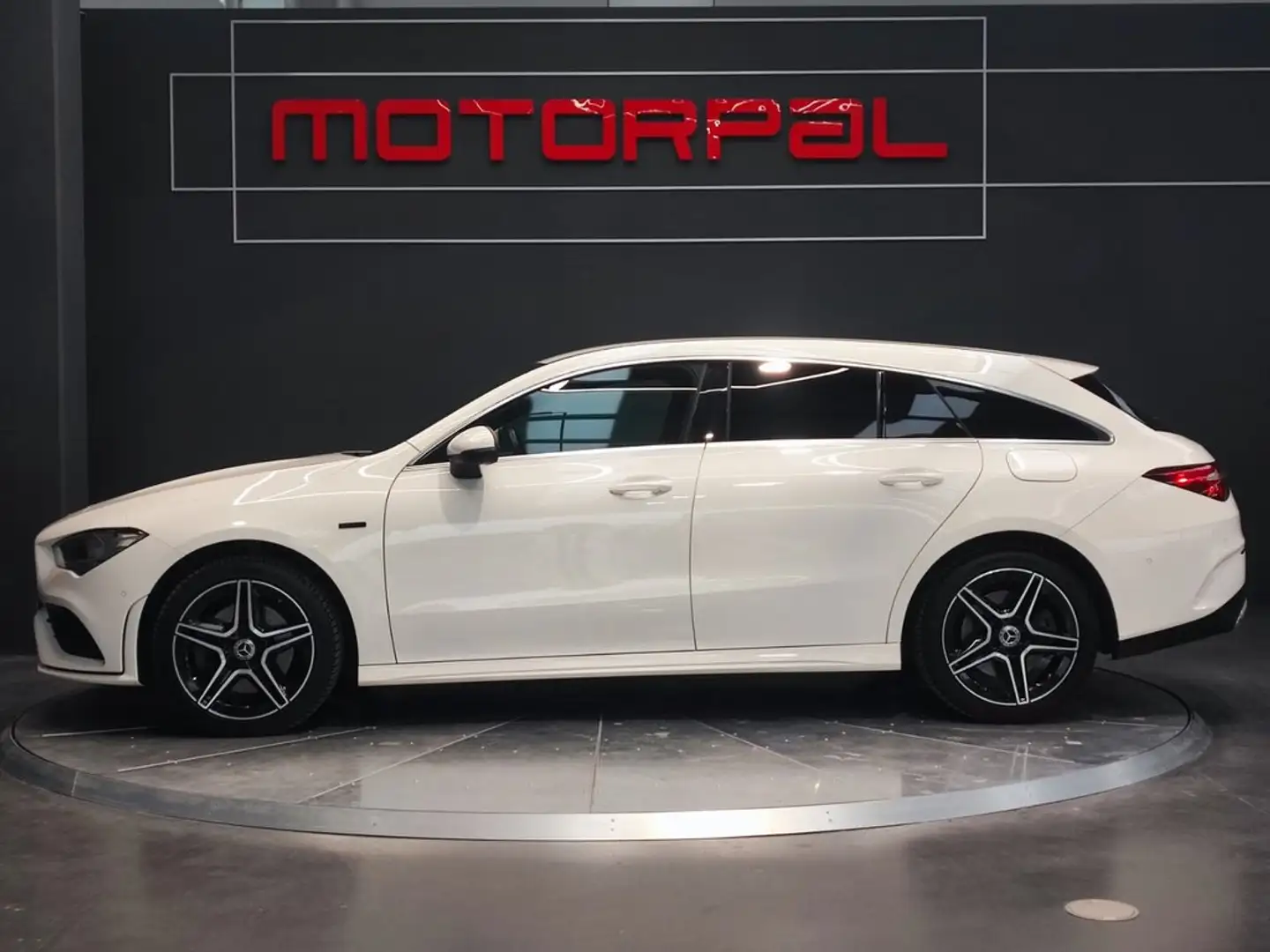Mercedes-Benz CLA 250 e Shooting Brake Blanco - 2