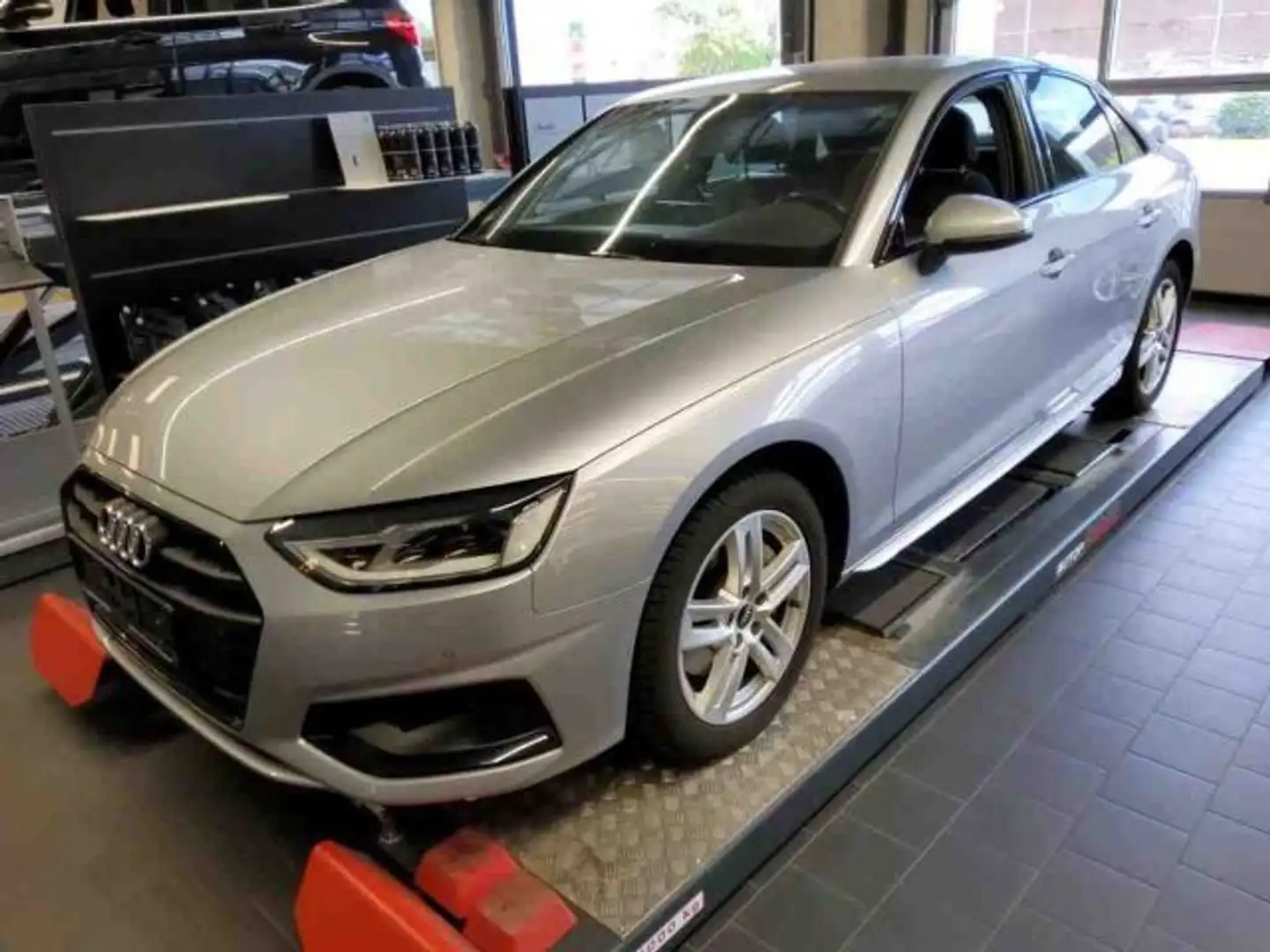 Audi A4 40 TDI ADVANCED OPTIKPAKET NAVI+ KAMERA VIRTU Silber - 2