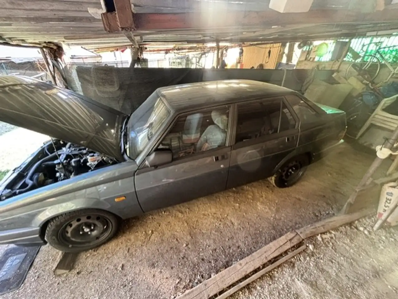 Alfa Romeo 75 1.6, foto 6