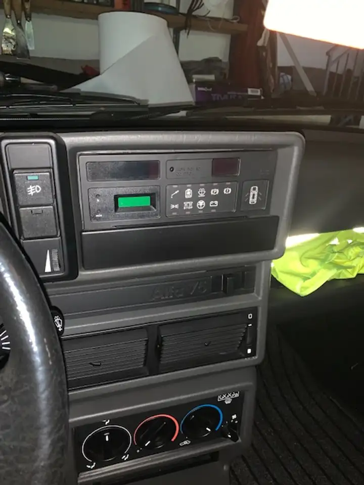 Alfa Romeo 75 1.6, foto 3