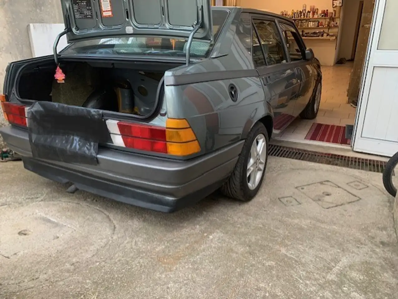 Alfa Romeo 75 1.6, foto 2