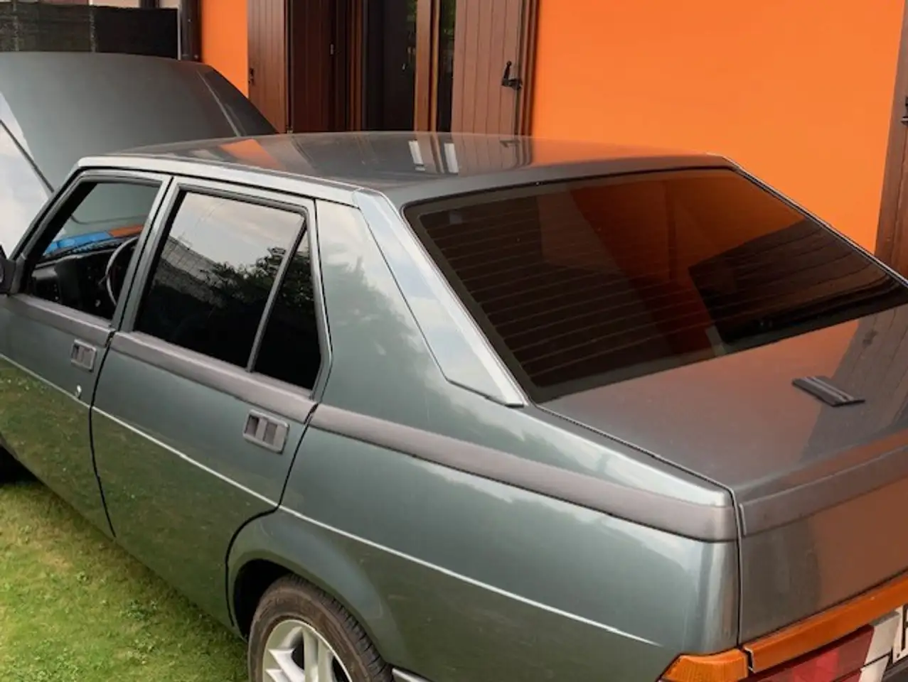 Alfa Romeo 75 1.6, foto 5