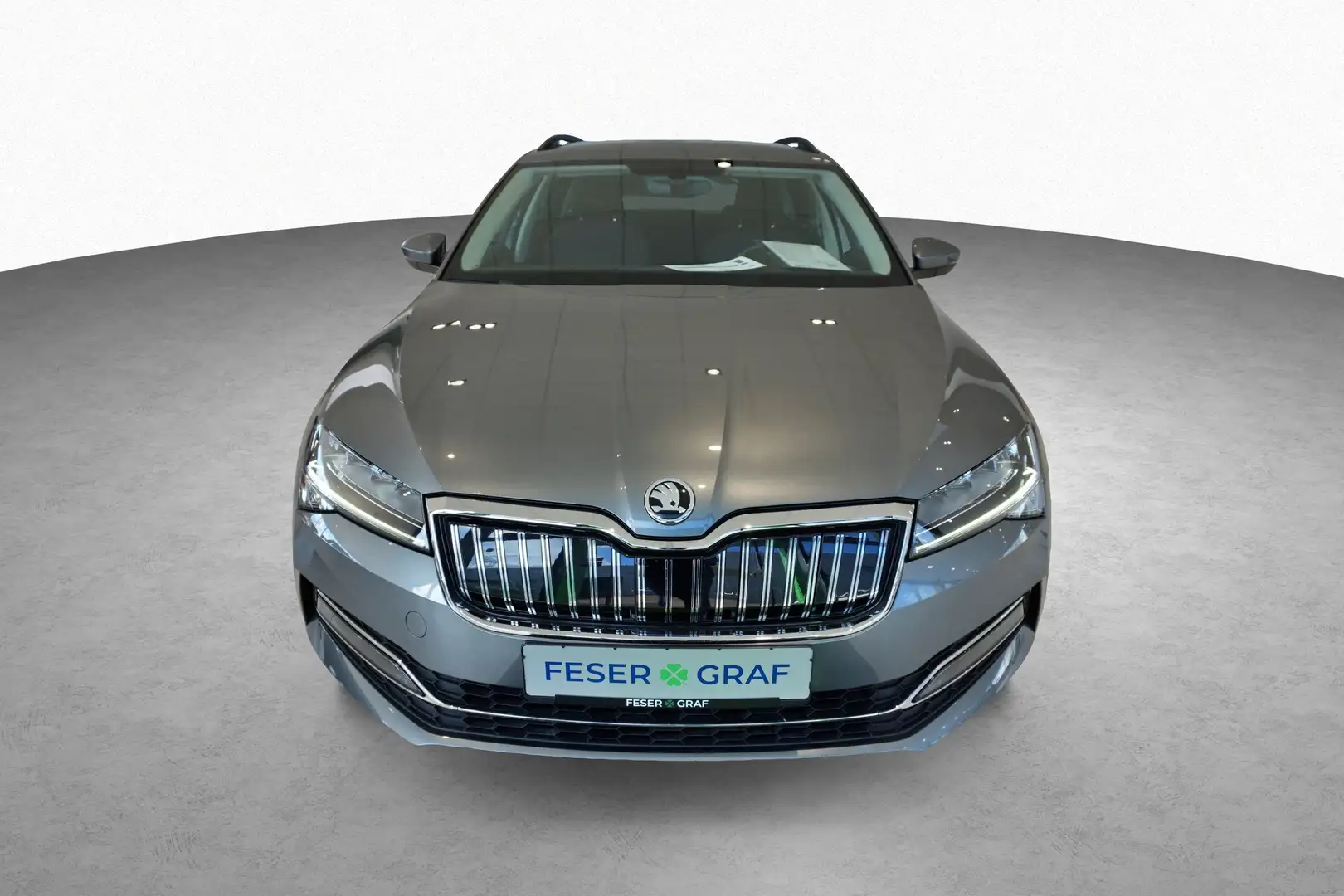 Skoda Superb Ambition iV 1.4TSI/218PS/AHK/SHZ/DCC/NAVI Grau - 2