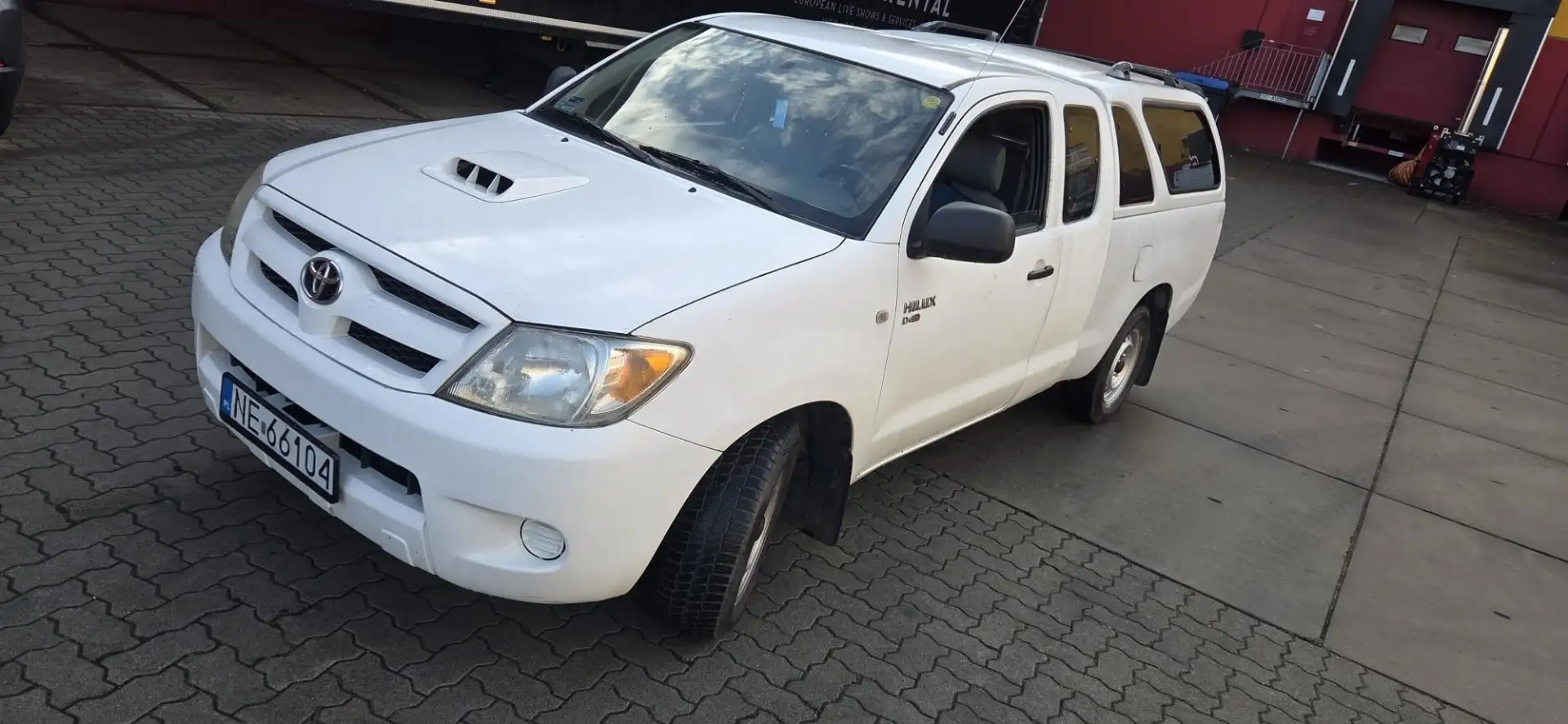 Toyota Hilux 4x4 Double Cab - 1