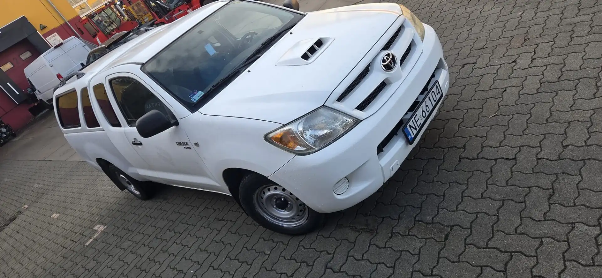 Toyota Hilux 4x4 Double Cab - 2