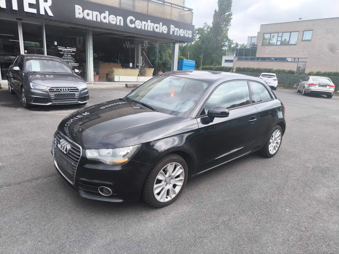 Audi A1 A1 1.6 TDi Ambition ( bien lire annonce) Noir - 1