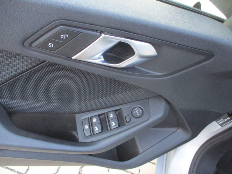 BMW 118 d NAVI HEAD SPURH LED AHK SITZH TEMP PDC — photo 11