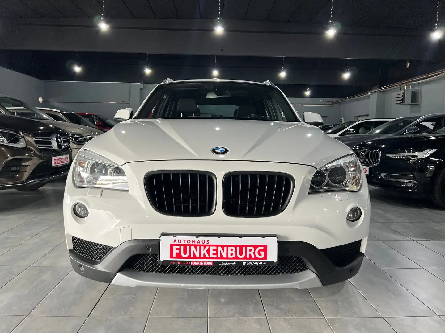 BMW X1 25 d xDrive AUT/NAVI/PANO/XENON/PDC/SHZ/TEMP. Blanc - 2