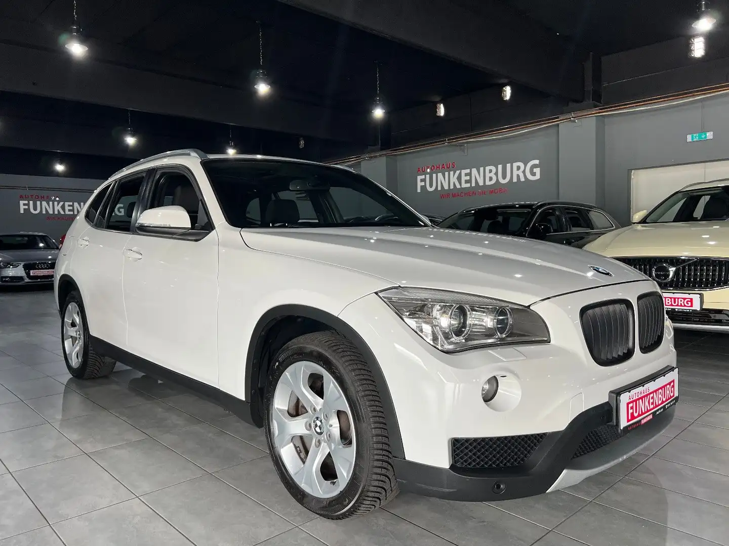 BMW X1 25 d xDrive AUT/NAVI/PANO/XENON/PDC/SHZ/TEMP. Blanc - 1