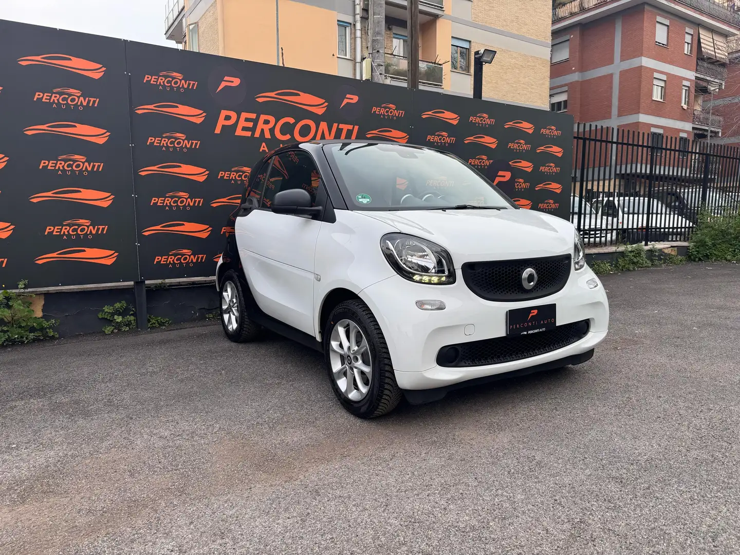 smart forTwo 1.0 Youngster 71cv twinamic Blanc - 1
