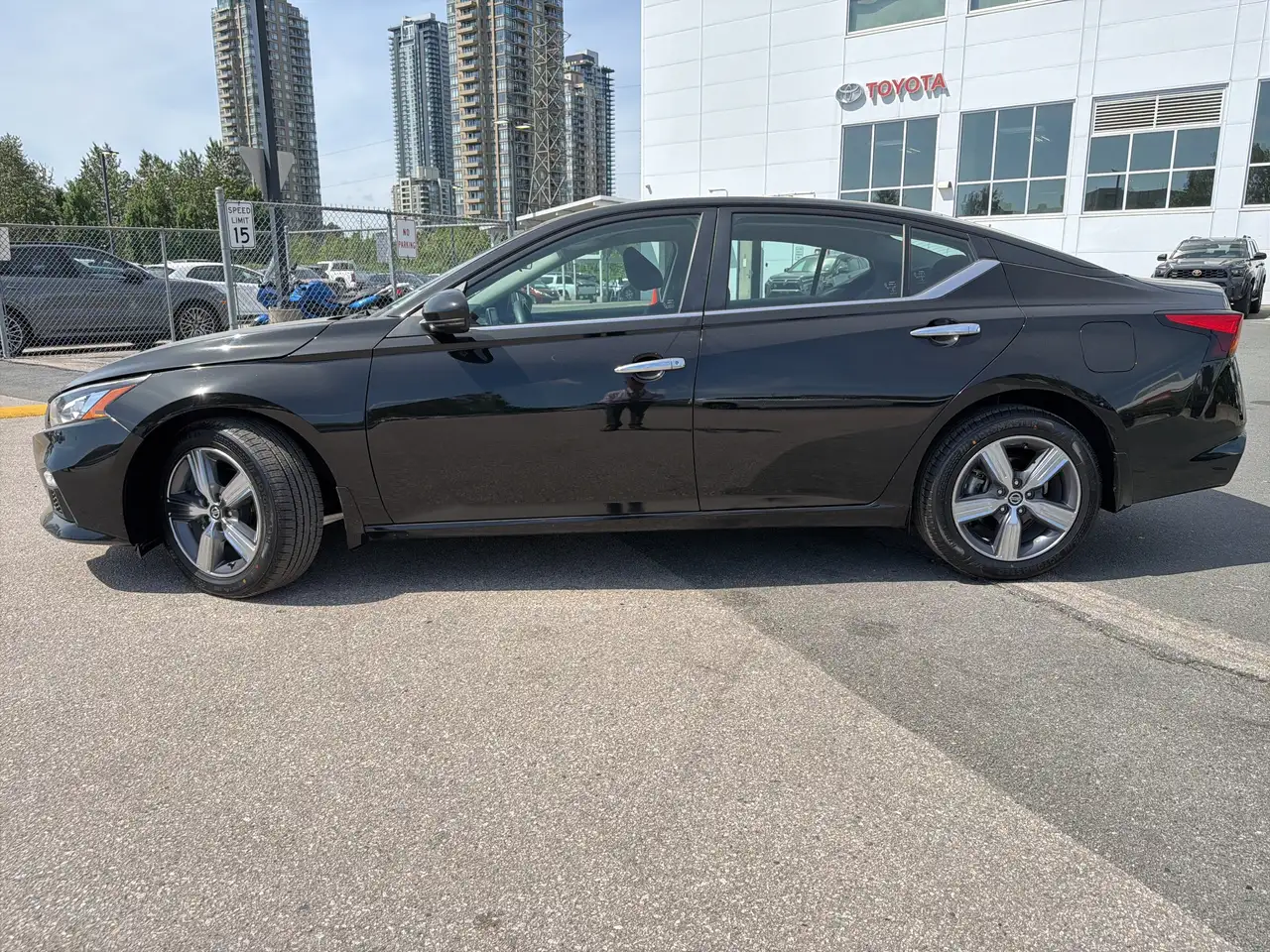 Nissan Altima снимка Nissan Altima