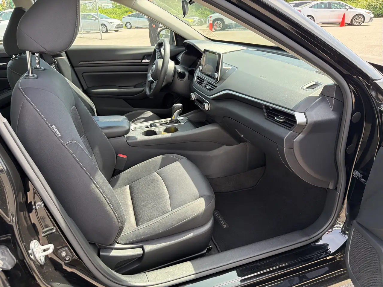 Nissan Altima снимка Nissan Altima