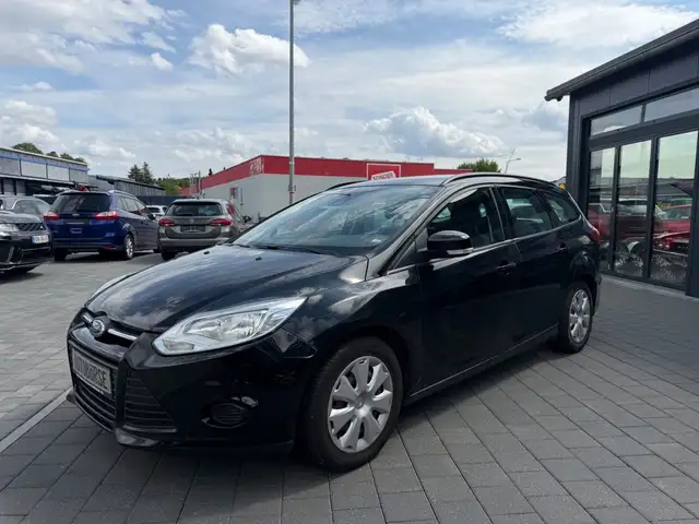 Ford Focus view 3
