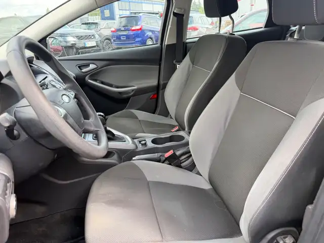 Ford Focus view 11
