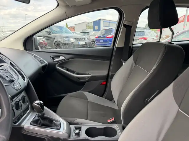 Ford Focus view 10