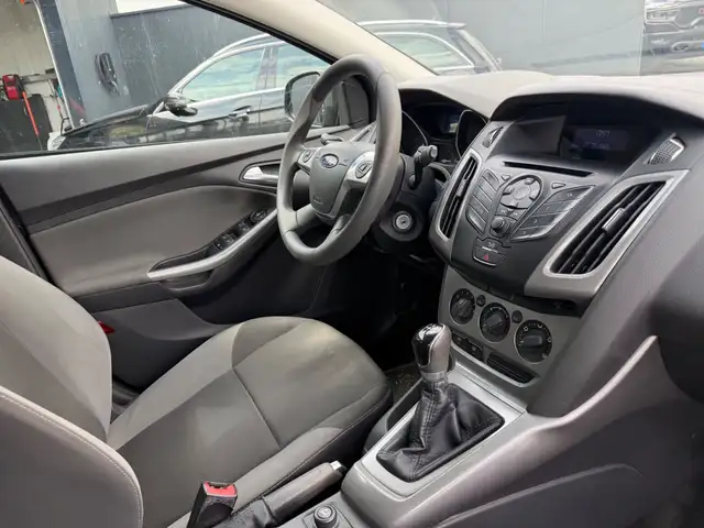 Ford Focus view 13