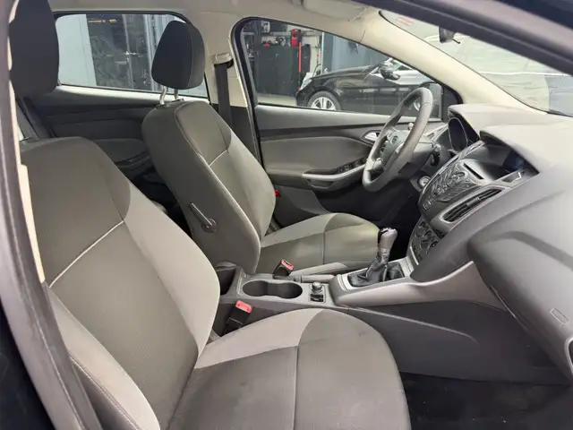 Ford Focus view 15