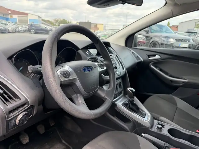 Ford Focus view 9