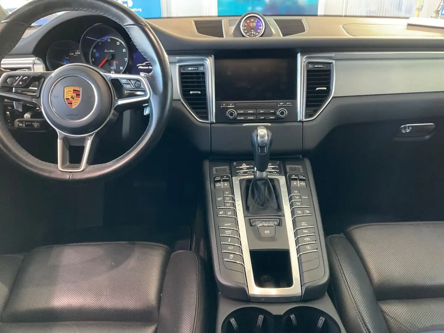 Porsche Macan Turbo mit Performance Paket Grau - 2