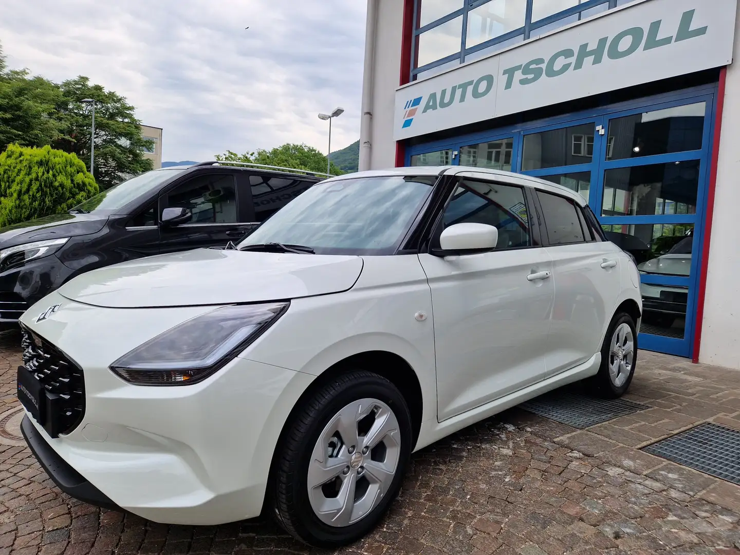 Suzuki Swift 1.2 M-Hybrid 82Cv Allgrip Comfort ACC LED 30Km E6e Bianco - 1
