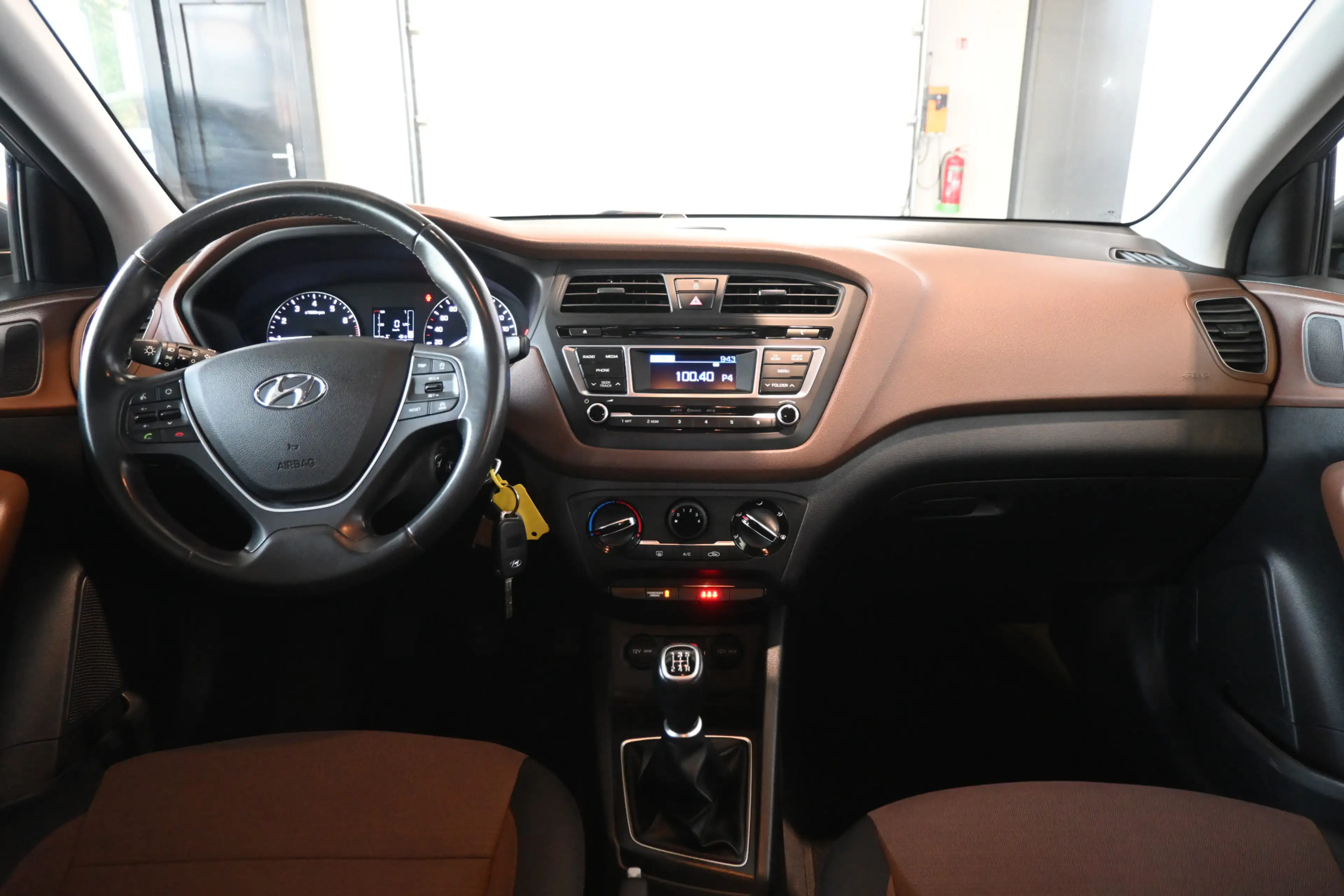 Hyundai i20 1.2 HP i-Motion Nap! Airco Cruise control Trekhaak — photo 2