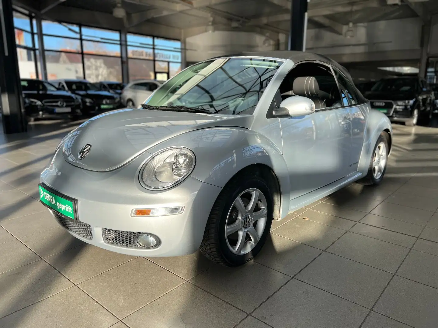 Volkswagen New Beetle Cabriolet 2.0*Klima*Sitzheizung* Zilver - 2
