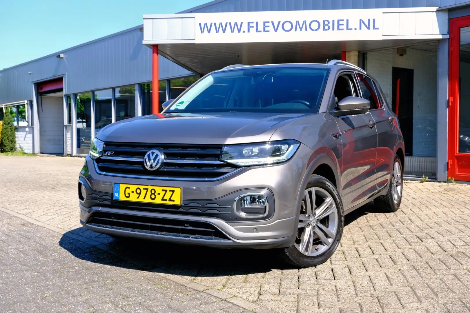 Volkswagen T-Cross 1.0 TSI Style R-Line Aut. Clima|Camera|LMV| Apple Gris - 1