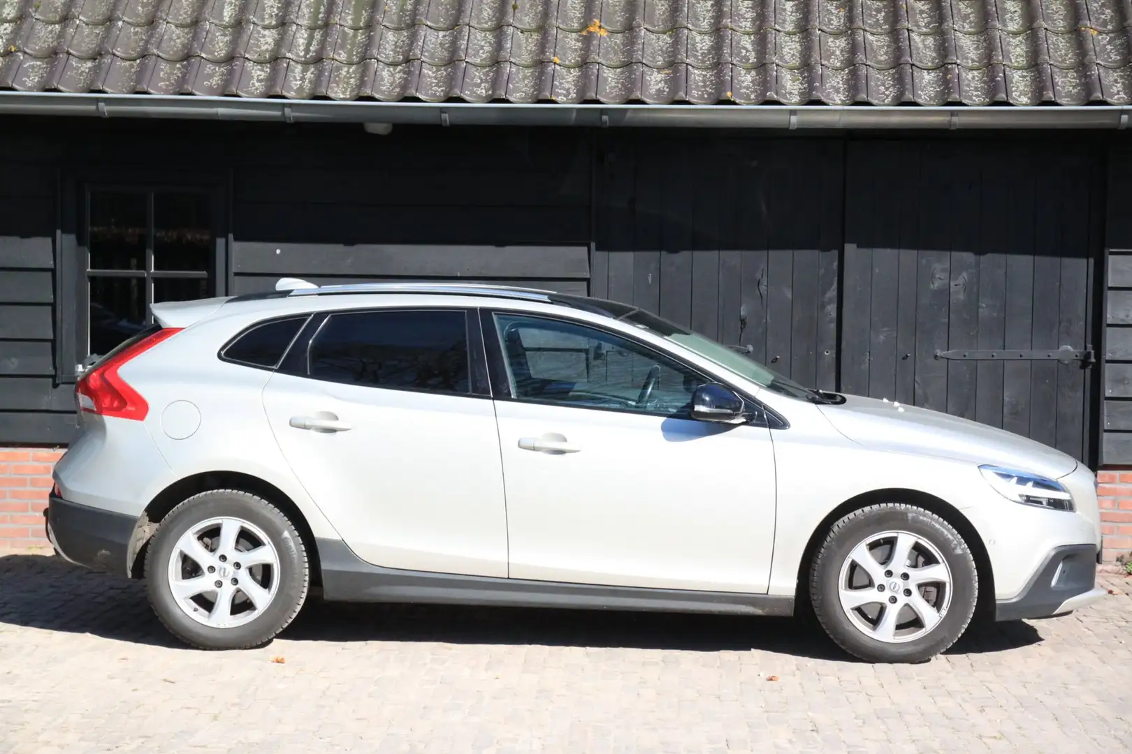 Volvo V40 Cross Country 1.5 T3 Polar+ Luxury Panorama/Camera/Leer/Parkeers Marrón - 2