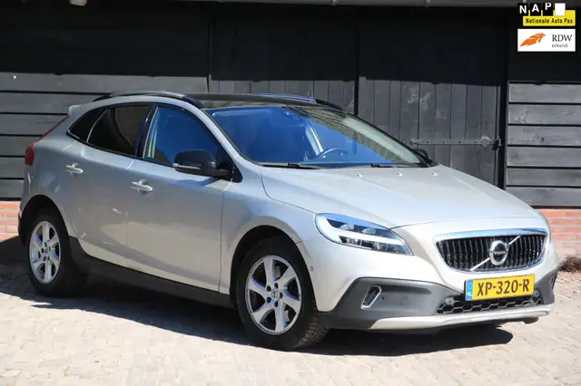 Volvo V40 Cross Country 1.5 T3 Polar+ Luxury Panorama/Camera/Leer/Parkeers