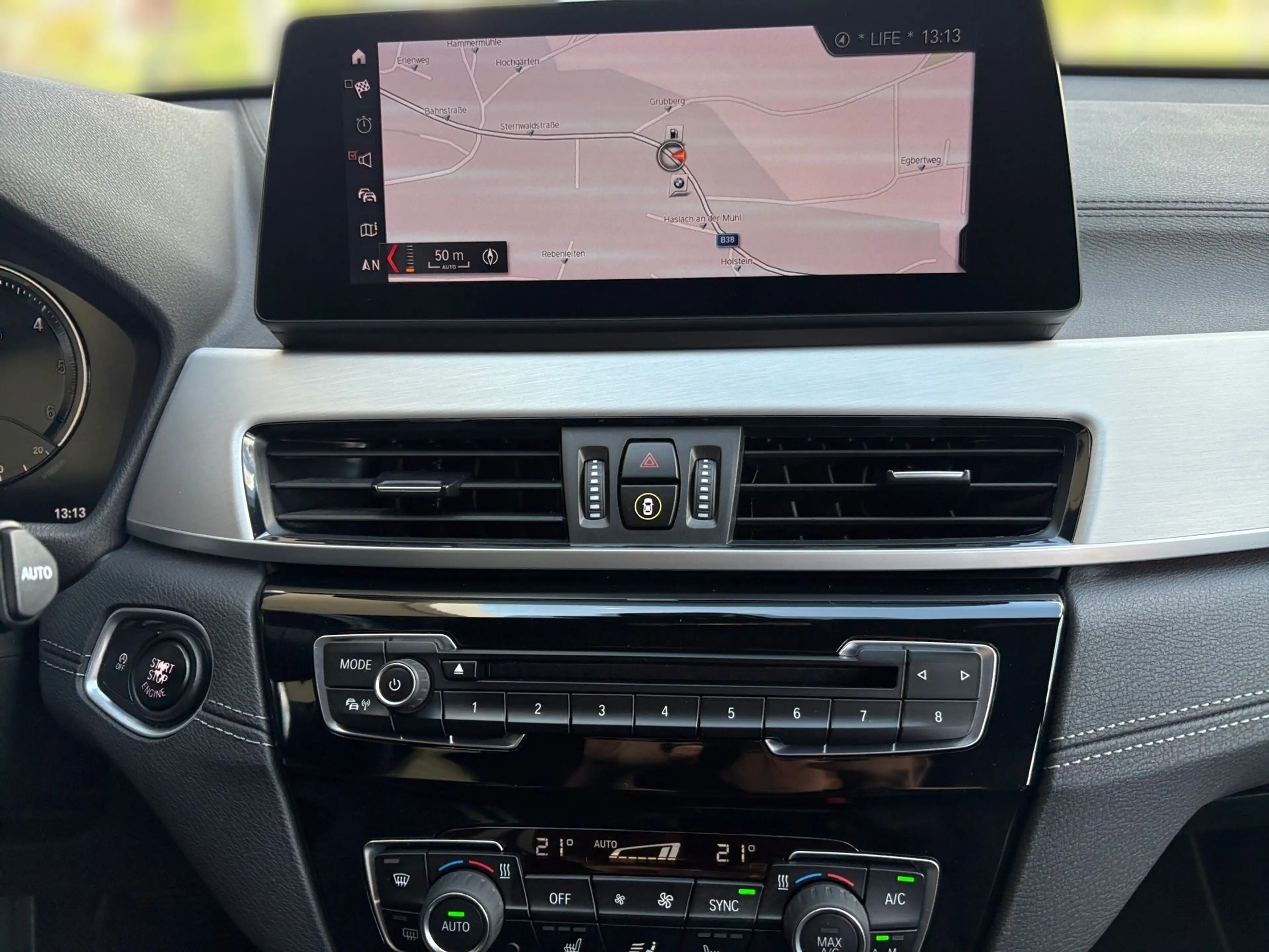 BMW X1 sDrive18d — photo 10