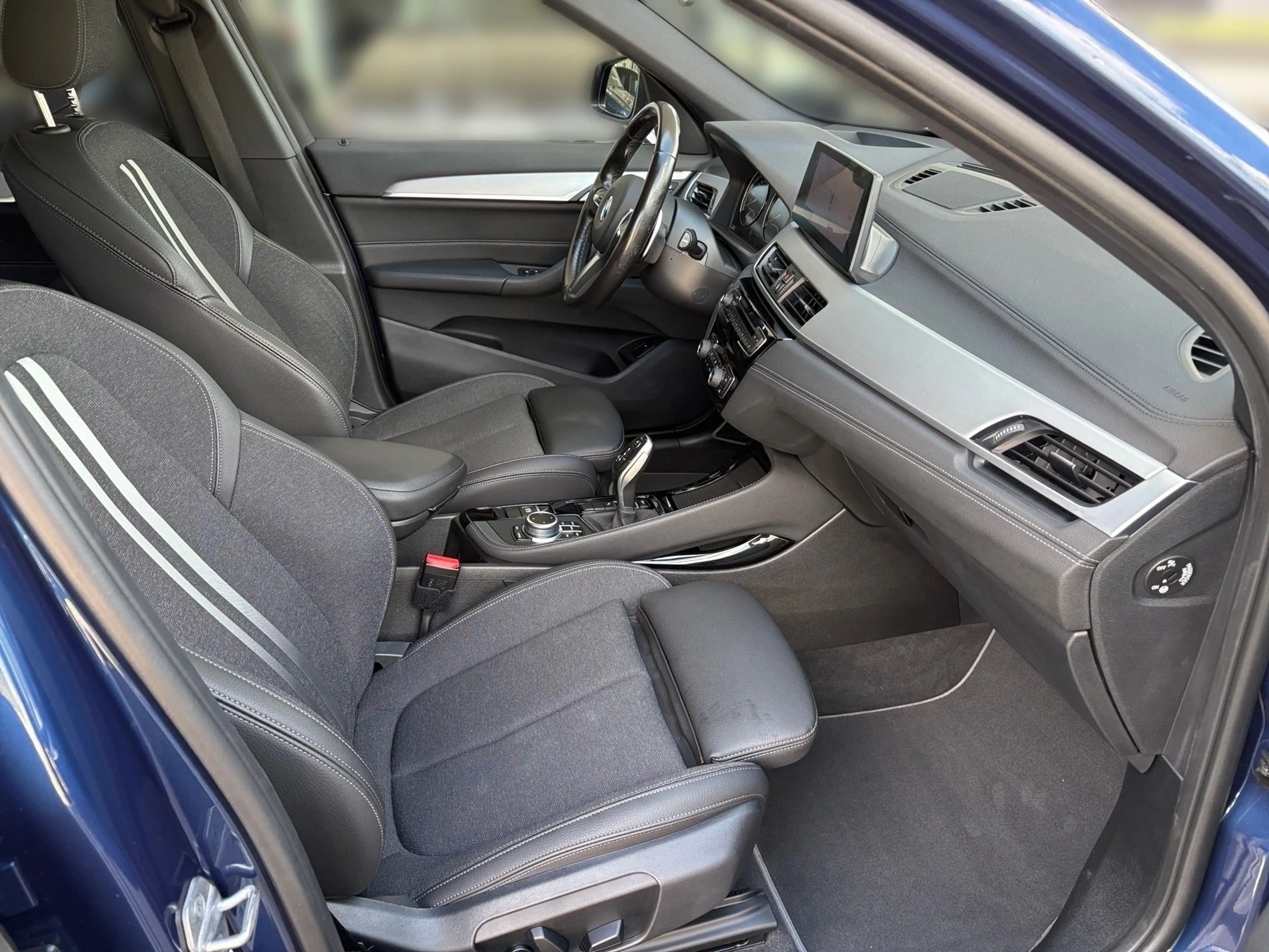 BMW X1 sDrive18d — photo 7