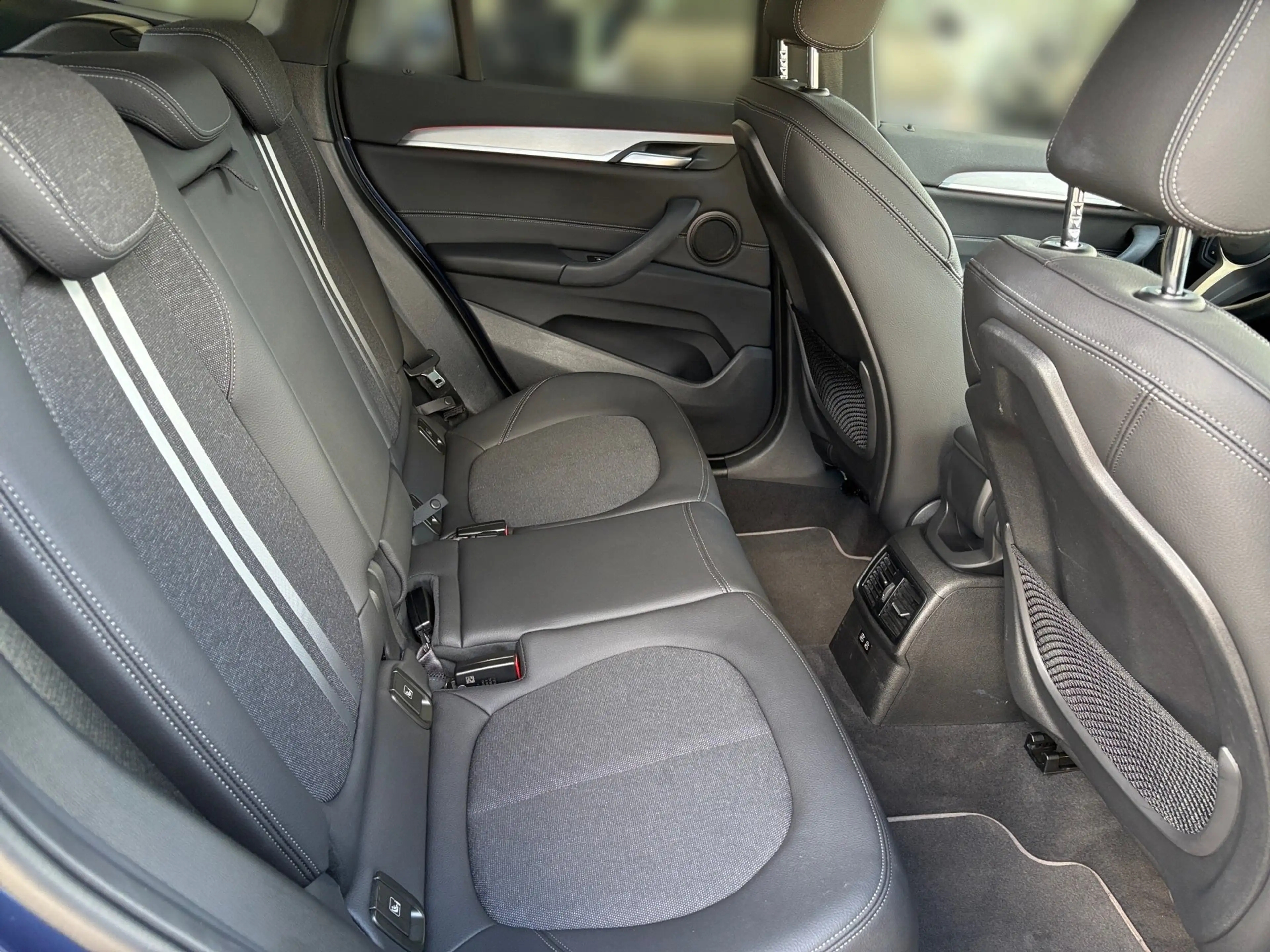 BMW X1 sDrive18d — photo 8
