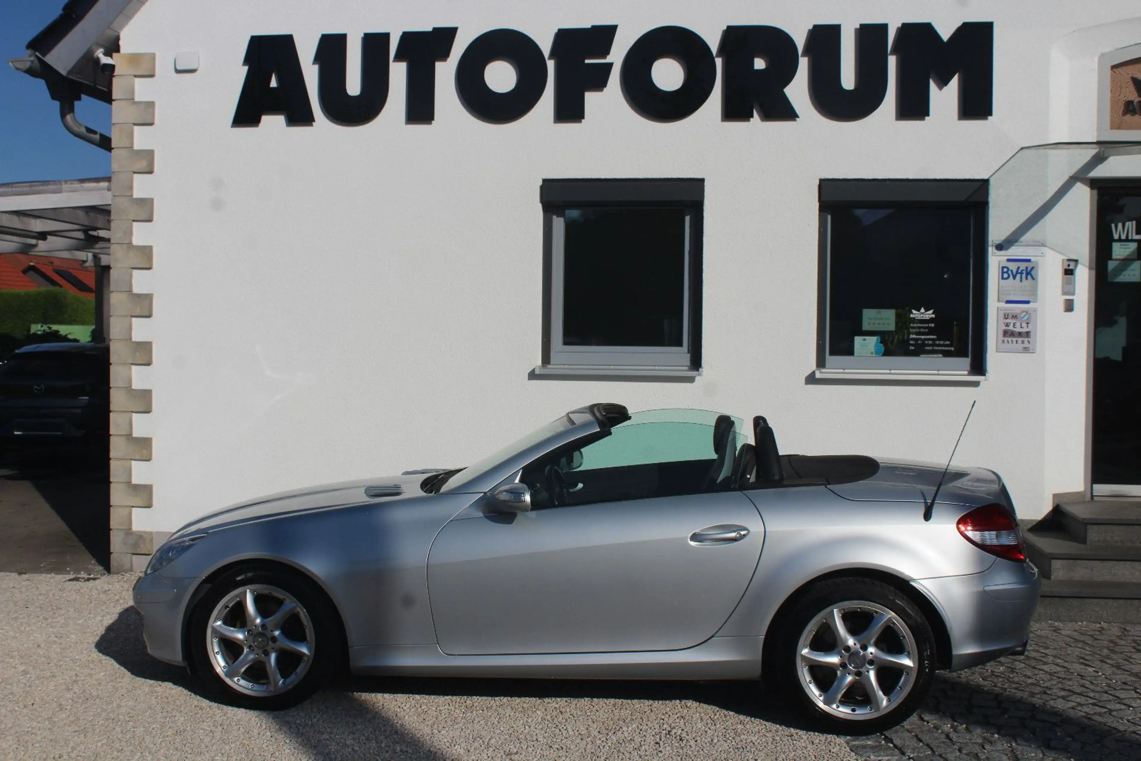 Mercedes-Benz SLK 200 Kompressor~Designo~Airscarf~Xenon~PDC~ — photo 3