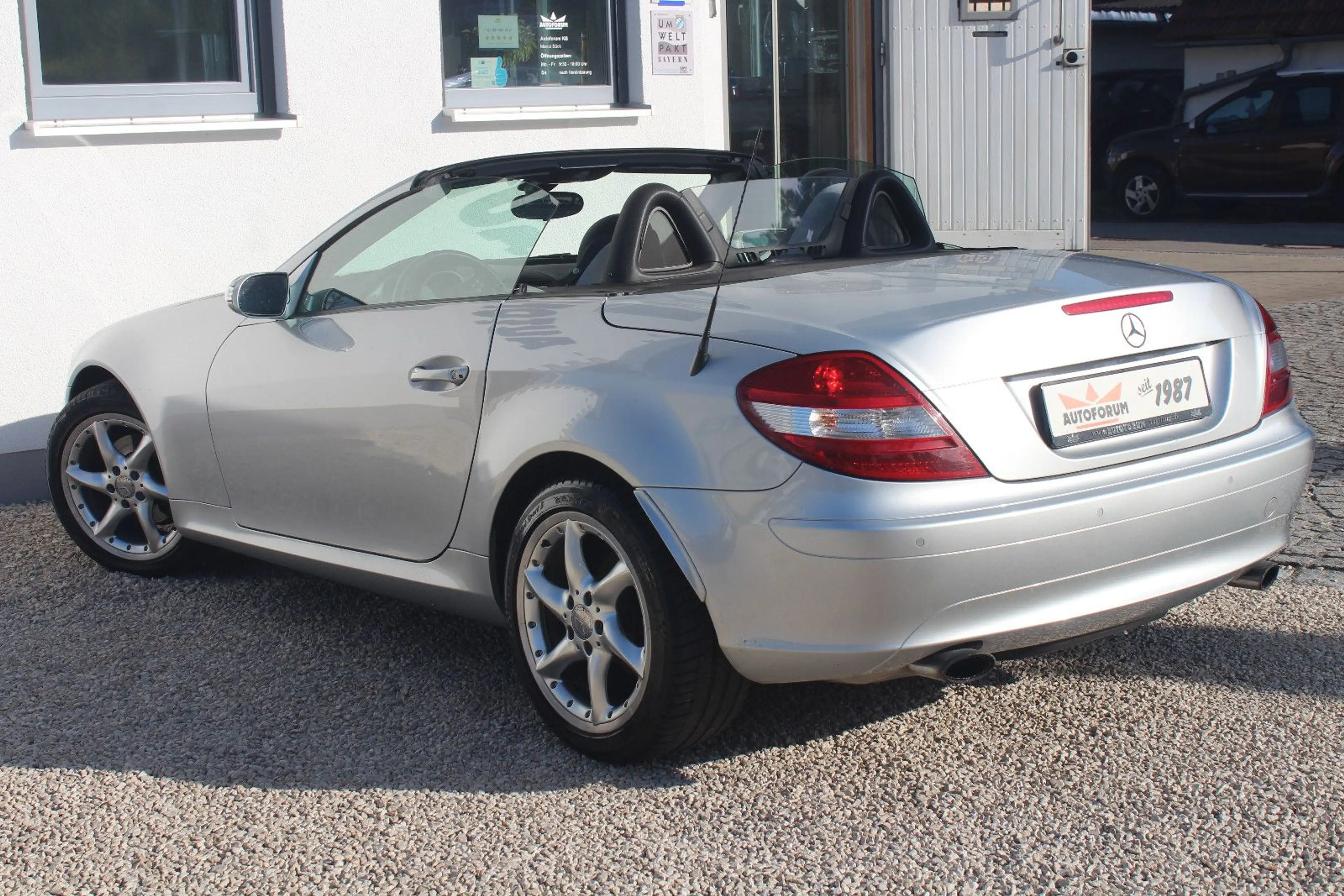 Mercedes-Benz SLK 200 Kompressor~Designo~Airscarf~Xenon~PDC~ — photo 4