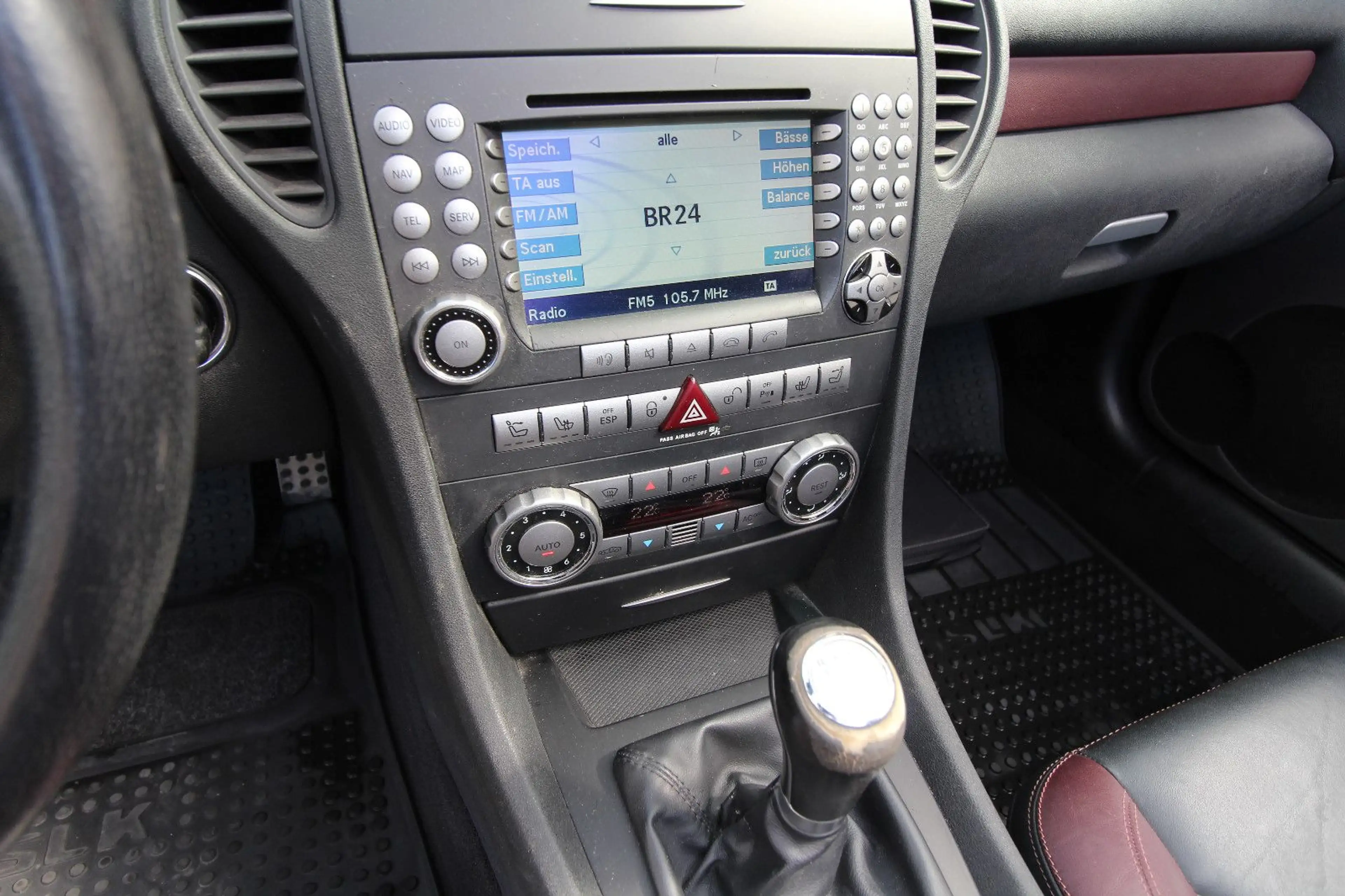 Mercedes-Benz SLK 200 Kompressor~Designo~Airscarf~Xenon~PDC~ — photo 9