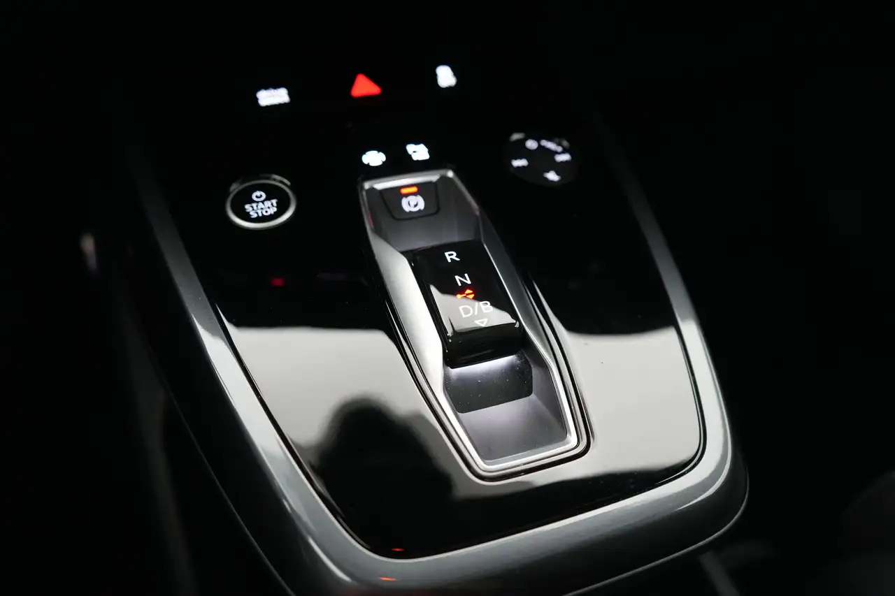 Audi Q4 45 Corporate S-Line LEDER/STOF LED GPS PDC CAM, миниатюра 16