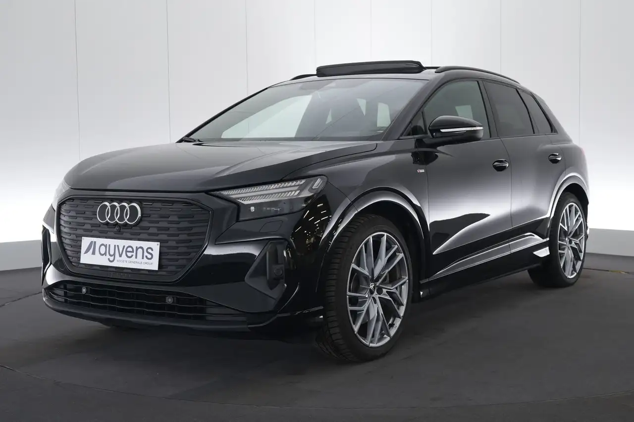 Audi Q4 45 Corporate S-Line LEDER/STOF LED GPS PDC CAM