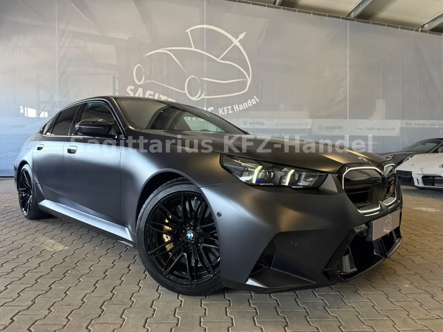 BMW M5 Lim/Ultimate/Frozen/Keramik/Merino Orange/AHK Gris - 1