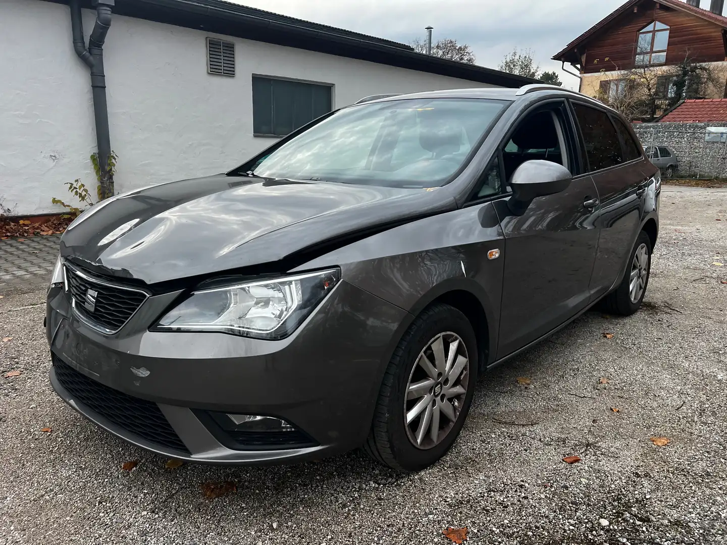 SEAT Ibiza ST Grau - 1