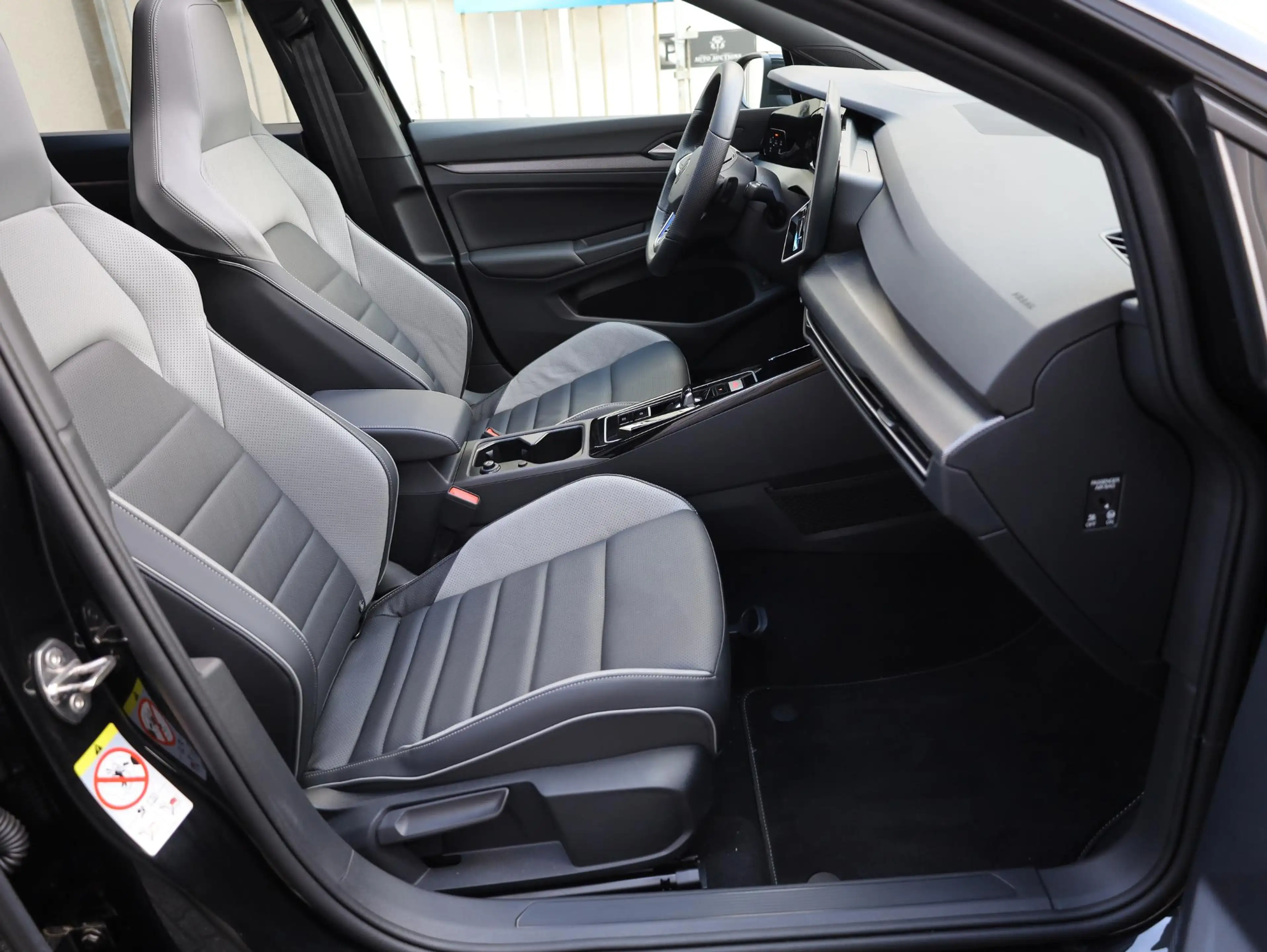 Volkswagen Golf GTE 1.5 eHybrid 272PK | Panodak | Leer | 19"Inch | Bla — photo 42