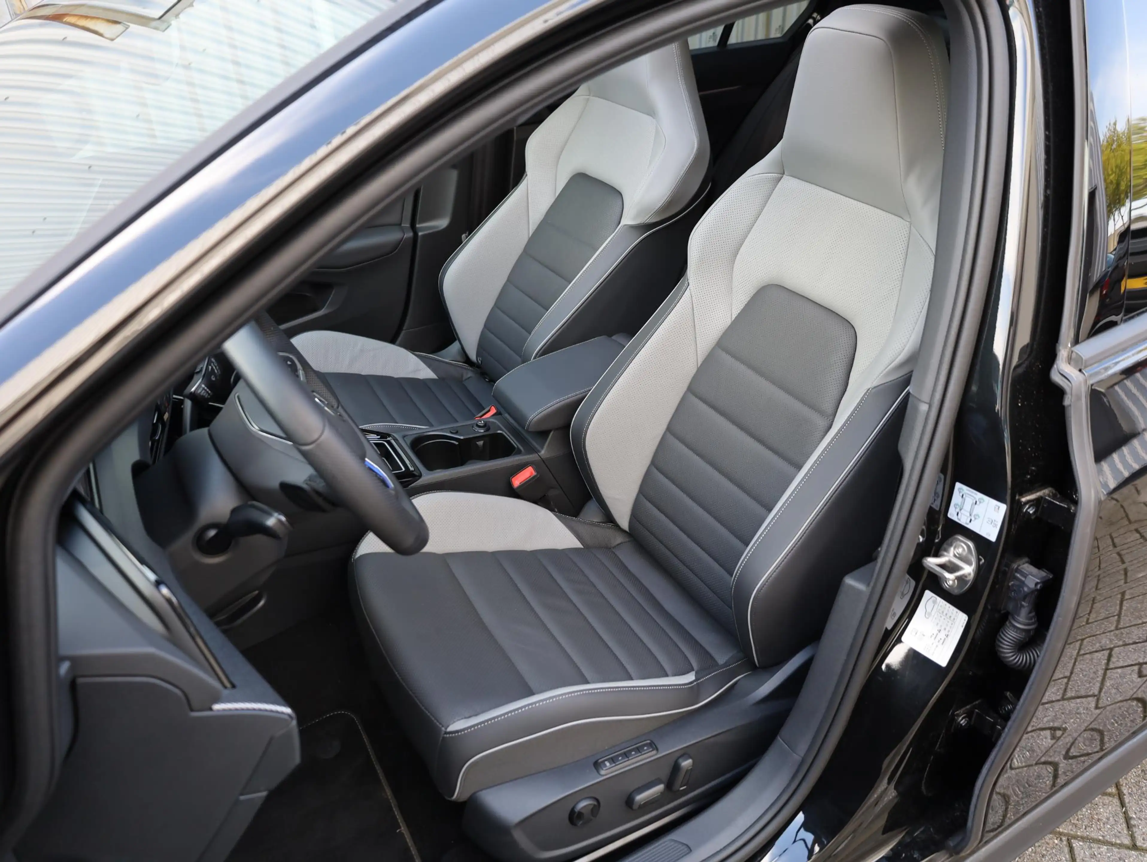 Volkswagen Golf GTE 1.5 eHybrid 272PK | Panodak | Leer | 19"Inch | Bla — photo 8