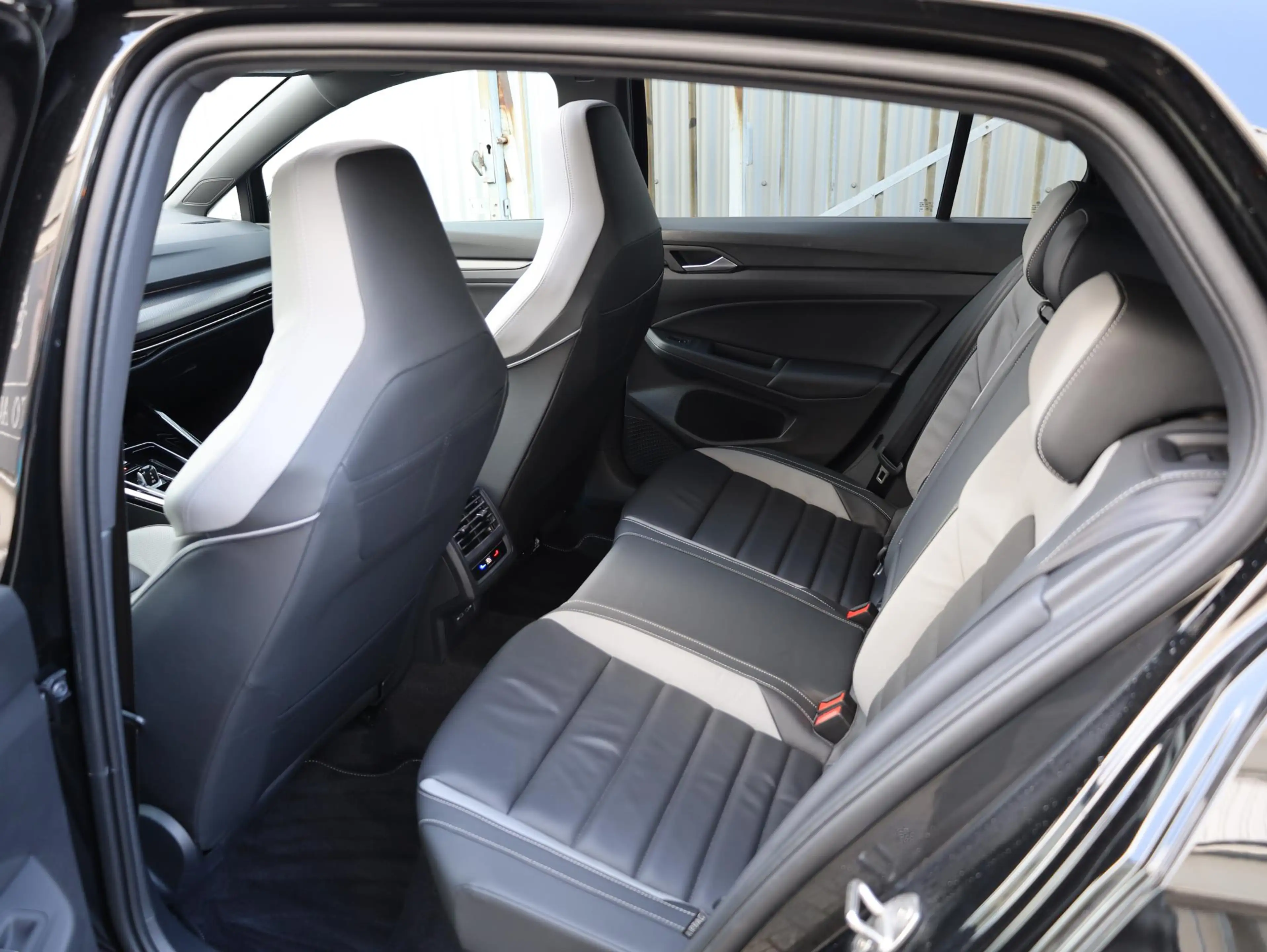 Volkswagen Golf GTE 1.5 eHybrid 272PK | Panodak | Leer | 19"Inch | Bla — photo 45
