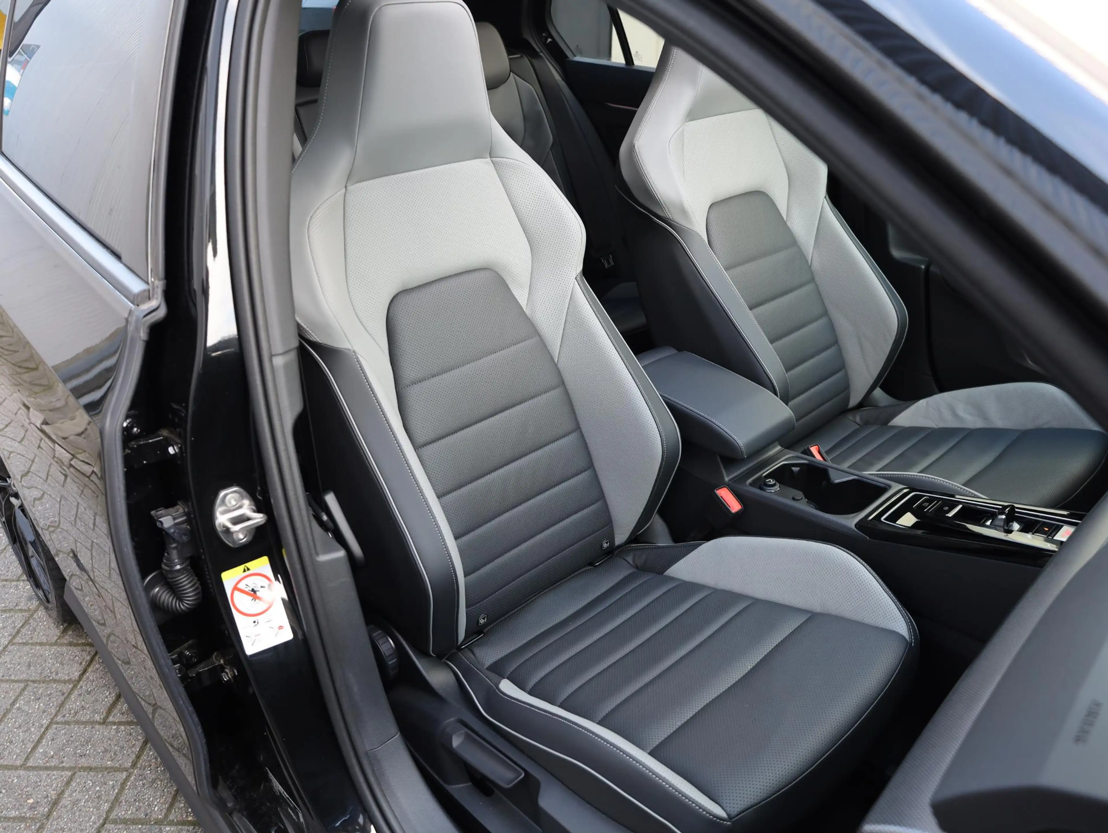 Volkswagen Golf GTE 1.5 eHybrid 272PK | Panodak | Leer | 19"Inch | Bla — photo 44